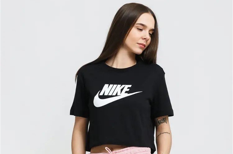 Merk Baju Kaos Terkenal yang Mewarnai Panggung Global